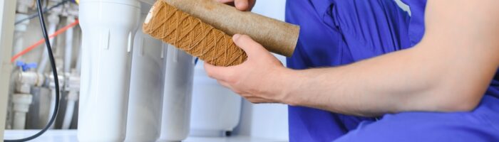 Plumber,Installs,Or,Change,Water,Filter.,Replacement,Aqua,Filter.,Repairman